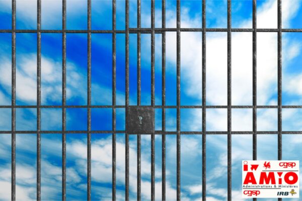 AMIO : RAS-LE-BOL DU PERSONNEL DES BRACELETS ÉLECTRONIQUES | S. STREEL